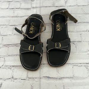 NWOT Kino leather sandals size 8